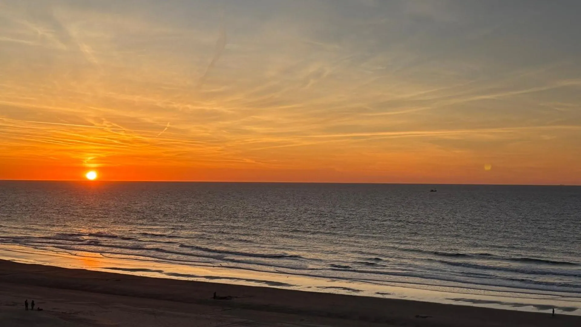 Digue De Westende, Studio Avec Coin Nuit, Piscine, Vue Mer Et Plage Fantastique Middelkerke 0*,  Belgium