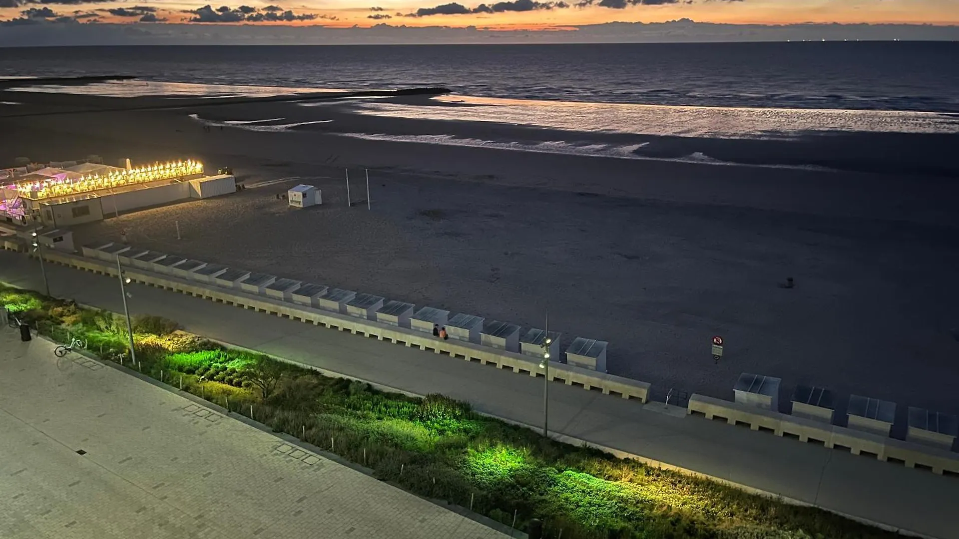Digue De Westende, Studio Avec Coin Nuit, Piscine, Vue Mer Et Plage Fantastique Middelkerke 0*,  Belgium