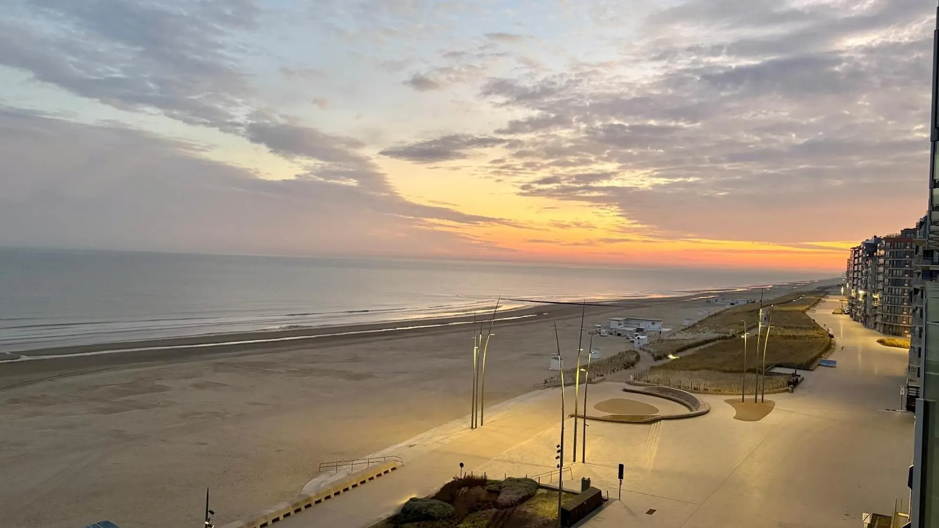 Digue De Westende, Studio Avec Coin Nuit, Piscine, Vue Mer Et Plage Fantastique Middelkerke Apartment
